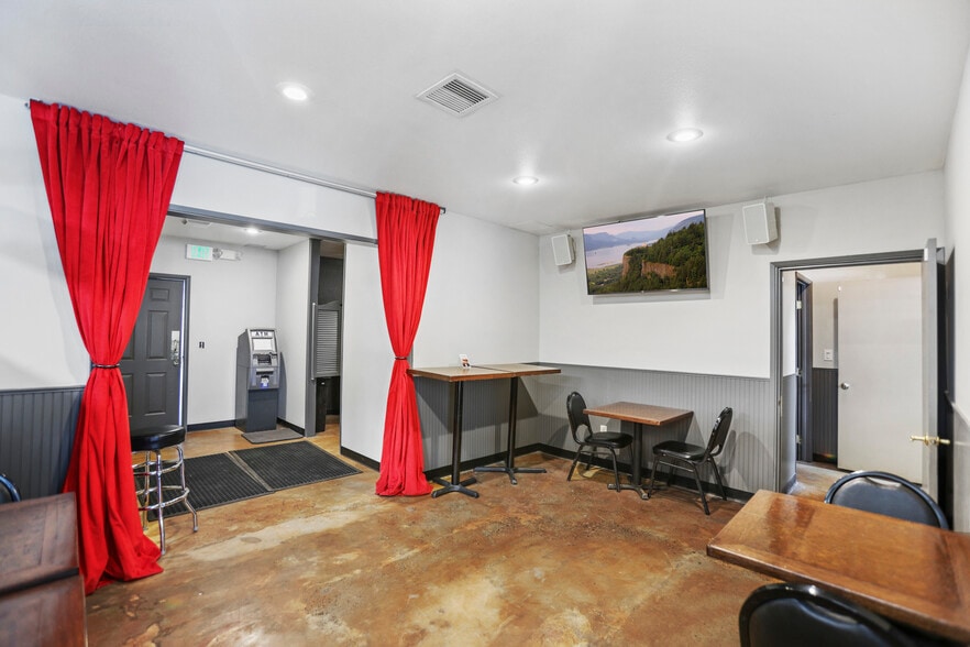 More Photos Of 31815 E Historic Columbia RI Hwy, Troutdale Convenience Store For Sale