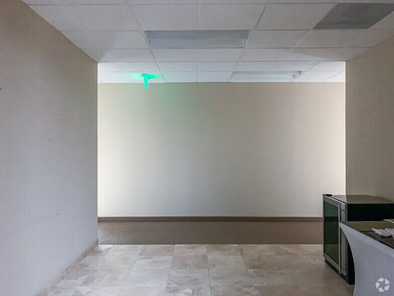 More Photos Of 11498 Luna Rd, Farmers Branch Office For Lease