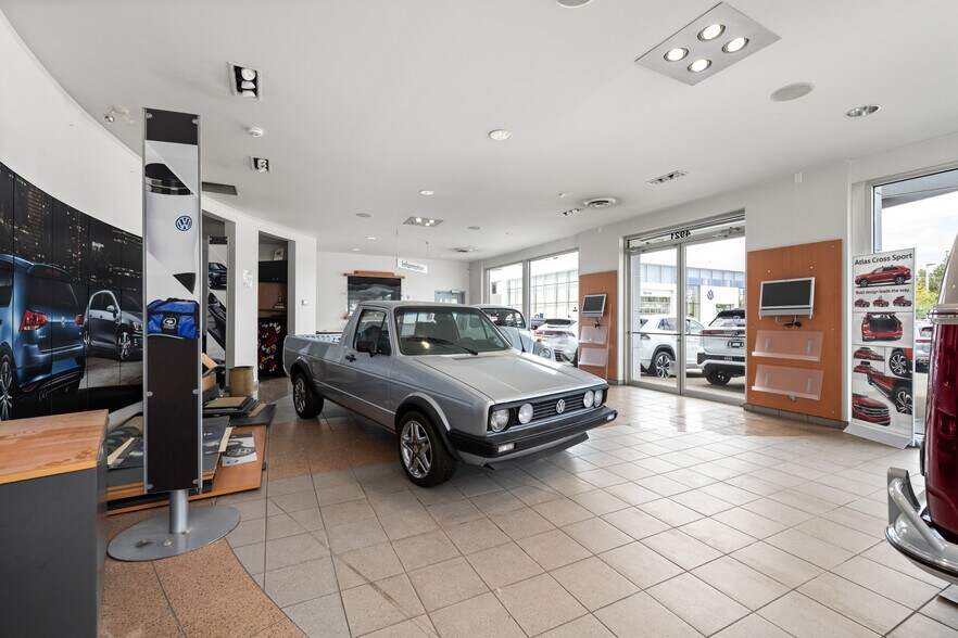More Photos Of 4921 Wellington Rd, Nanaimo General Retail For Lease