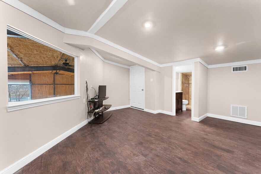 More Photos Of 11900 FM 1392, Terrell Warehouse For Lease