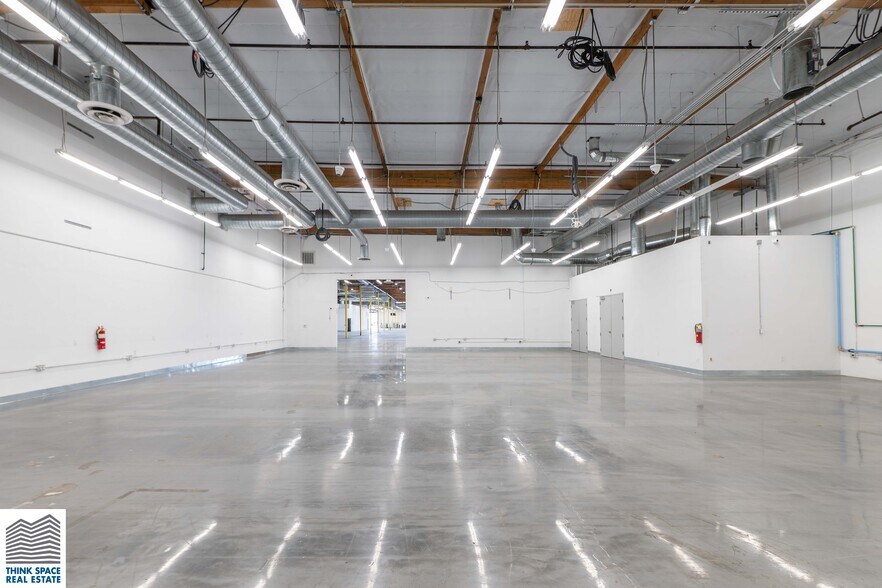 More Photos Of 9419 Mason Ave, Chatsworth Manufacturing For Lease