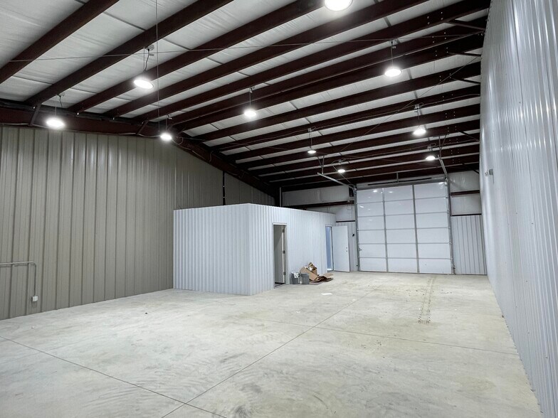 More Photos Of 5865 E Highway 266, Claremore Flex For Lease