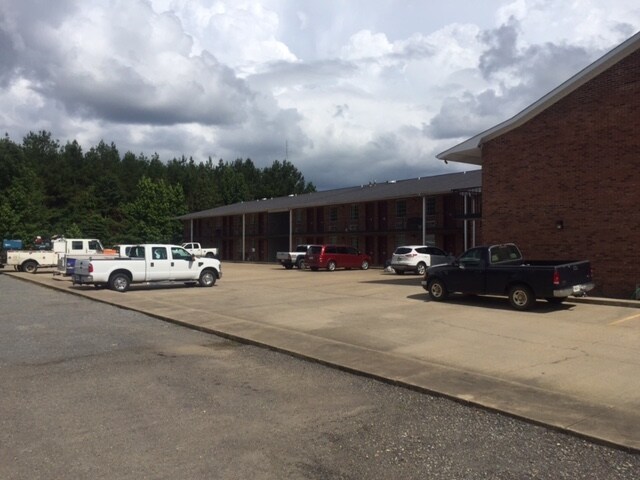 More Photos Of 201 Unity Rd, Crossett Hotel For Sale