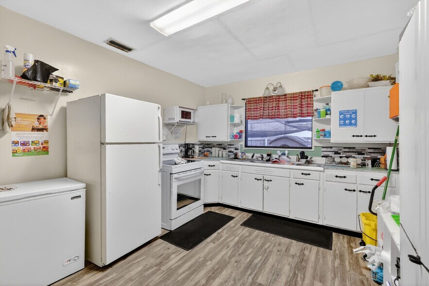 More Photos Of 4075 N County Road 19A, Mount Dora Daycare Center For Sale