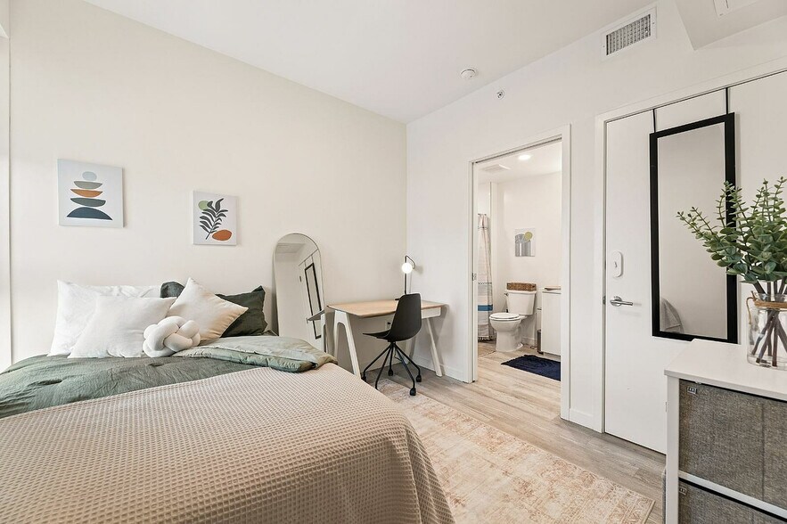 More Photos Of 660 N Oxford Ave, Los Angeles Apartments For Sale