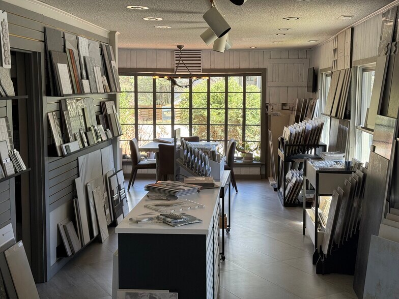 More Photos Of 2220 N 4th St, Highlands General Retail For Lease