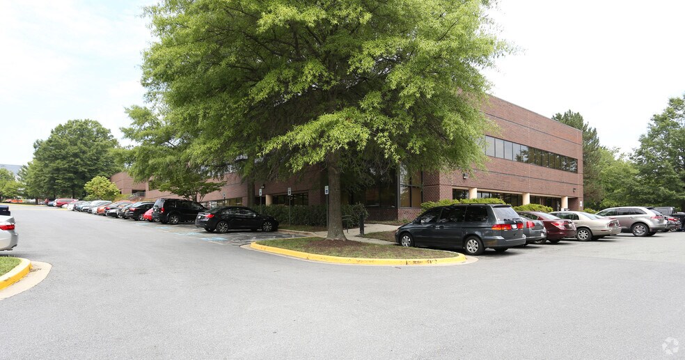 More Photos Of 901-999 Brightseat Rd, Landover Flex For Lease