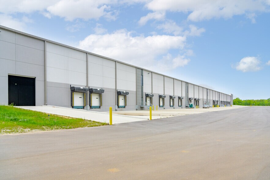 More Photos Of 420 Strathmore Rd, Summerville Unknown For Lease