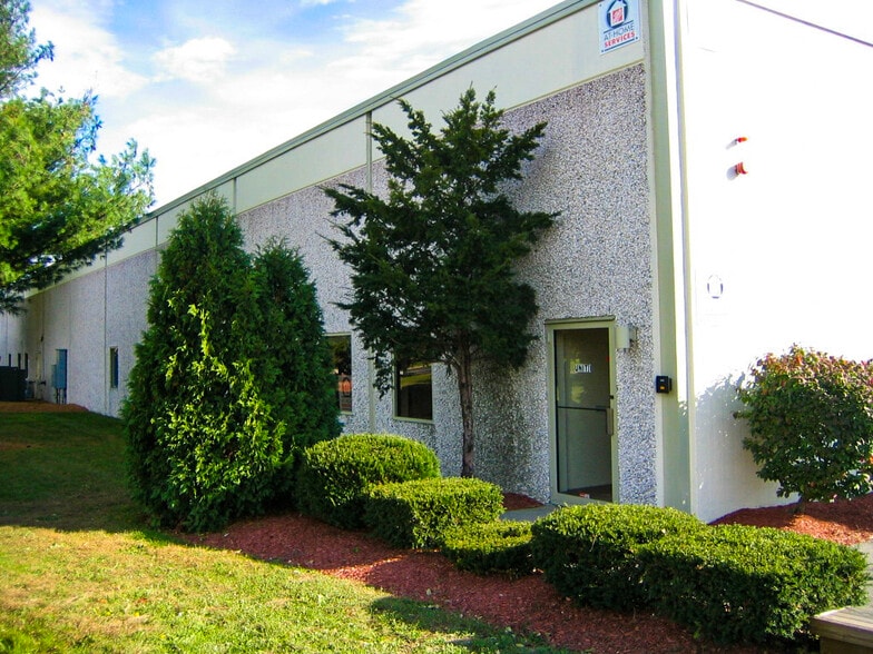 More Photos Of 125 Flanders Rd, Westborough Warehouse For Lease