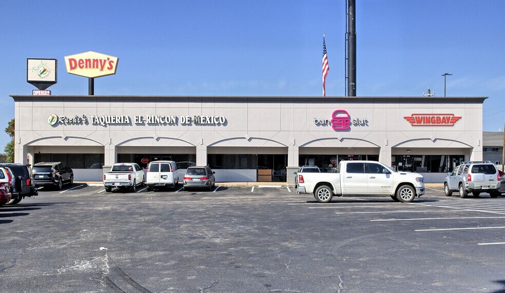 More Photos Of 3260 South Loop W, Houston Storefront For Sale