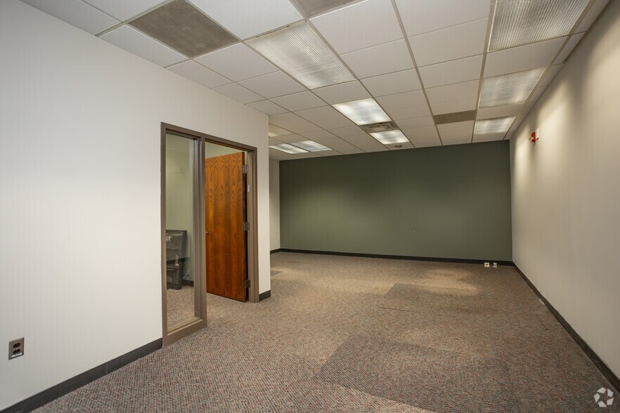 More Photos Of 2501 Wilmington Rd, New Castle Office For Sale