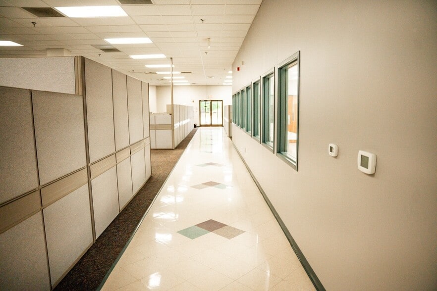 More Photos Of 3429 Regal Dr, Alcoa Office For Sale