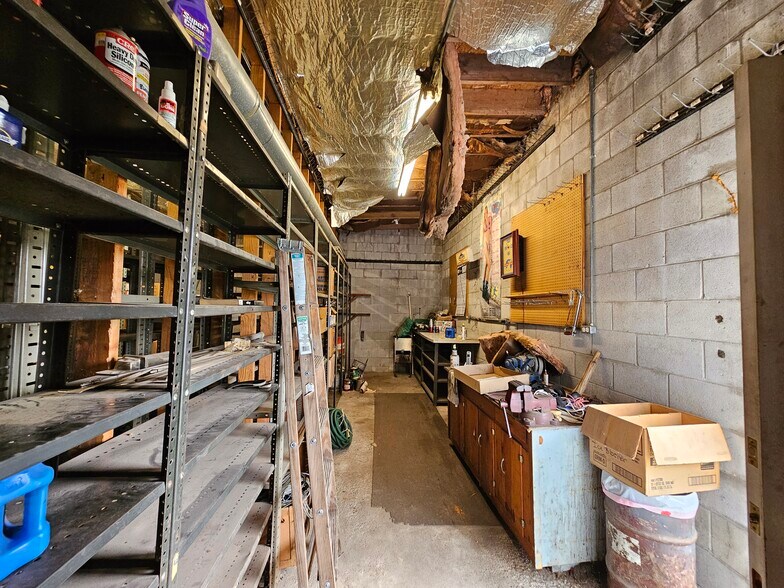 More Photos Of 105 N Mable St, Pinconning Industrial For Sale