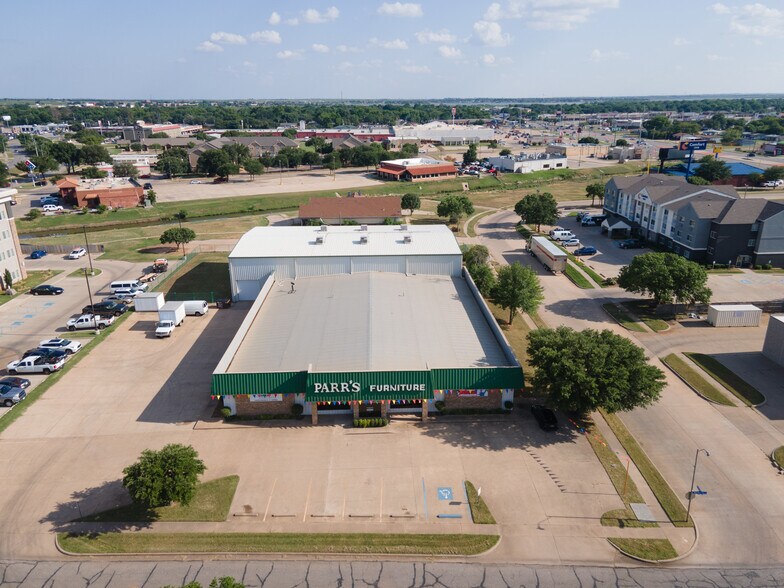 More Photos Of 2515 E Montgomery Pl, Wichita Falls Freestanding For Sale
