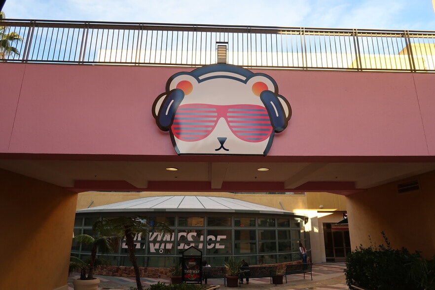 More Photos Of 520-550 Deep Valley Dr, Rolling Hills Estates Unknown For Lease