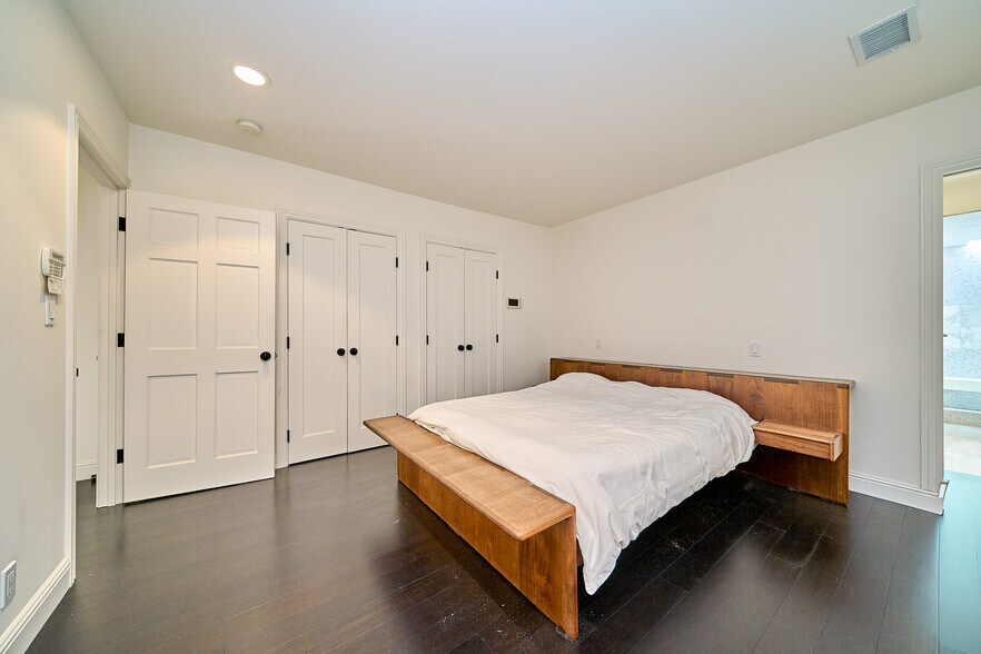 More Photos Of 1321-1325 Abbot Kinney Blvd, Venice Freestanding For Sale