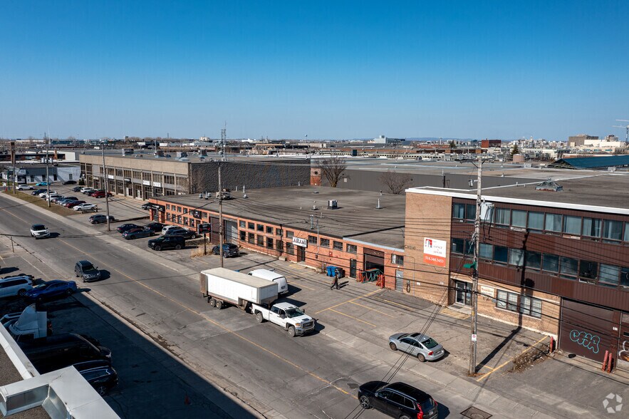 More Photos Of 5579-5581 Rue Paré, Mt Royal Freestanding For Lease