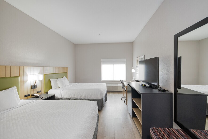 More Photos Of 85 River Park Dr, Midway Hotel For Sale