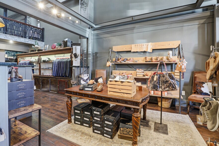 More Photos Of 110 N Tennessee St, McKinney Storefront Retail Office For Lease