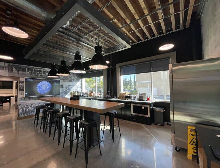 More Photos Of 27313 Via Industria, Temecula Light Distribution For Sale
