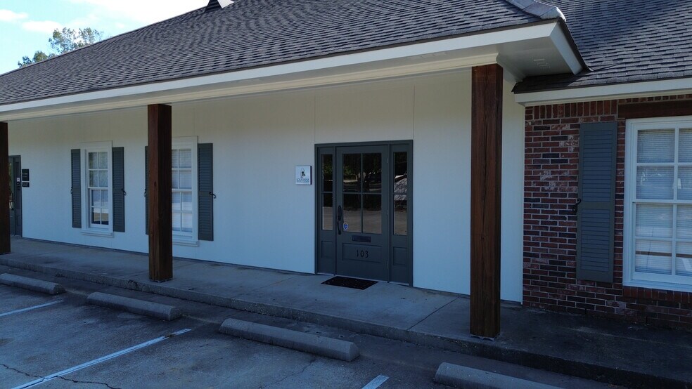 More Photos Of 18522 Magnolia Bridge Rd, Greenwell Springs Office For Lease
