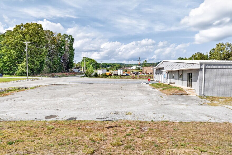 More Photos Of 167 Industrial Park Cir, Livingston Manufacturing For Lease