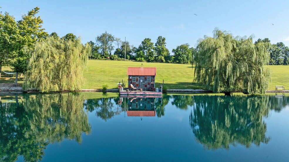 More Photos Of 5643 Yankee St, Fredericktown Specialty For Sale