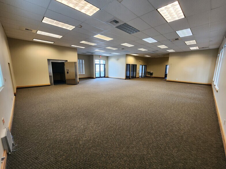 More Photos Of 22408 E Appleway Ave, Liberty Lake Bank For Lease