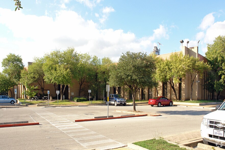 More Photos Of 118 E Riverside Dr, Austin Office For Lease