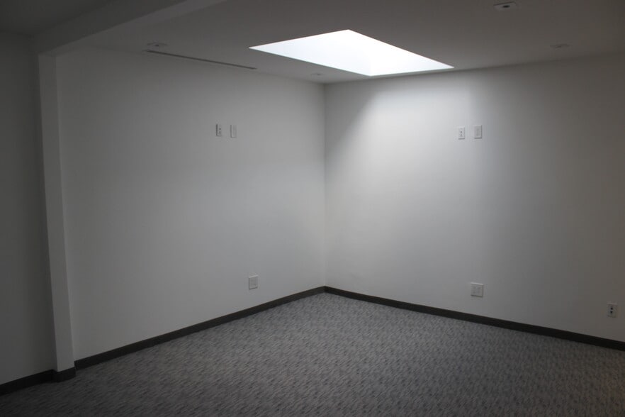 More Photos Of 525 Clematis St, West Palm Beach Office For Lease