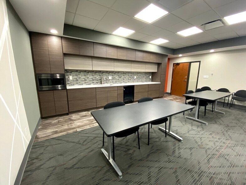 More Photos Of 1702 N Collins Blvd, Richardson Office For Lease