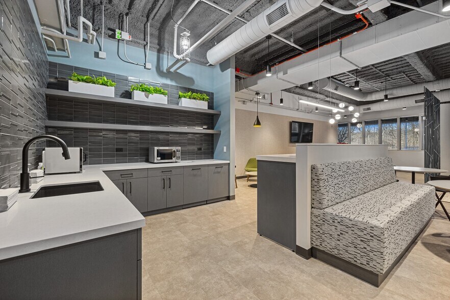More Photos Of 6250 N River Rd, Rosemont Office For Lease