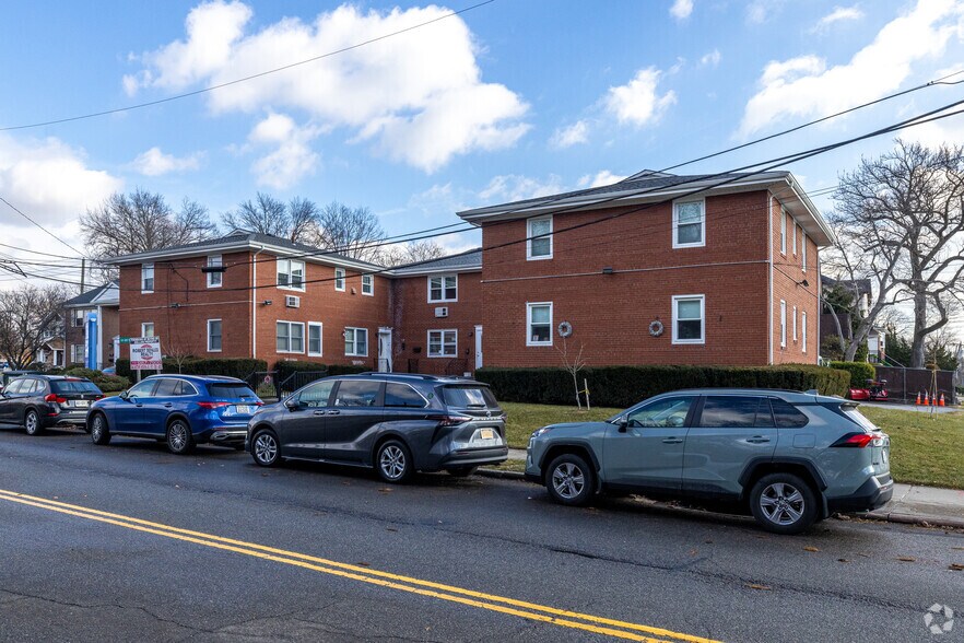 Primary Photo Of 3044 Amboy Rd, Staten Island Medical For Lease