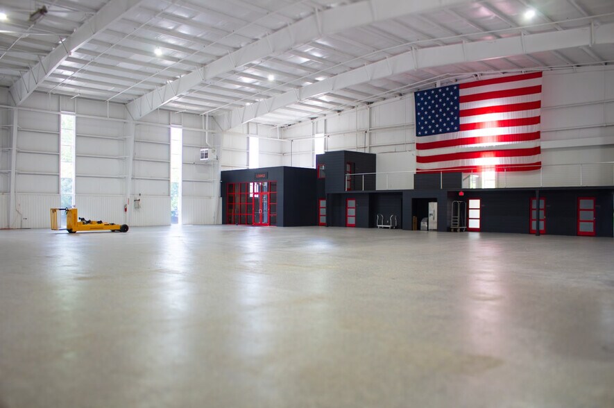 More Photos Of 4007 Clairmont Rd, Chamblee Airplane Hangar For Lease