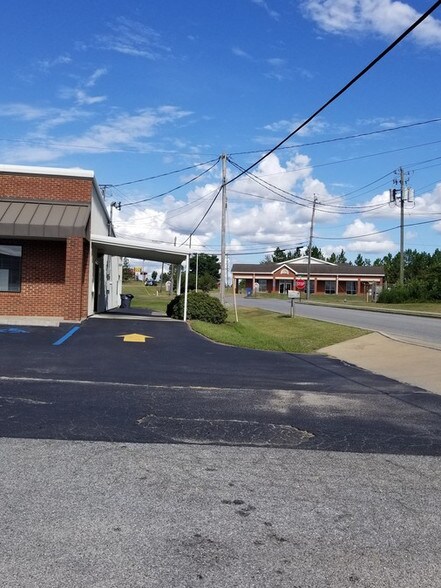 More Photos Of 636 E Franklin St, Sylvester Storefront For Sale