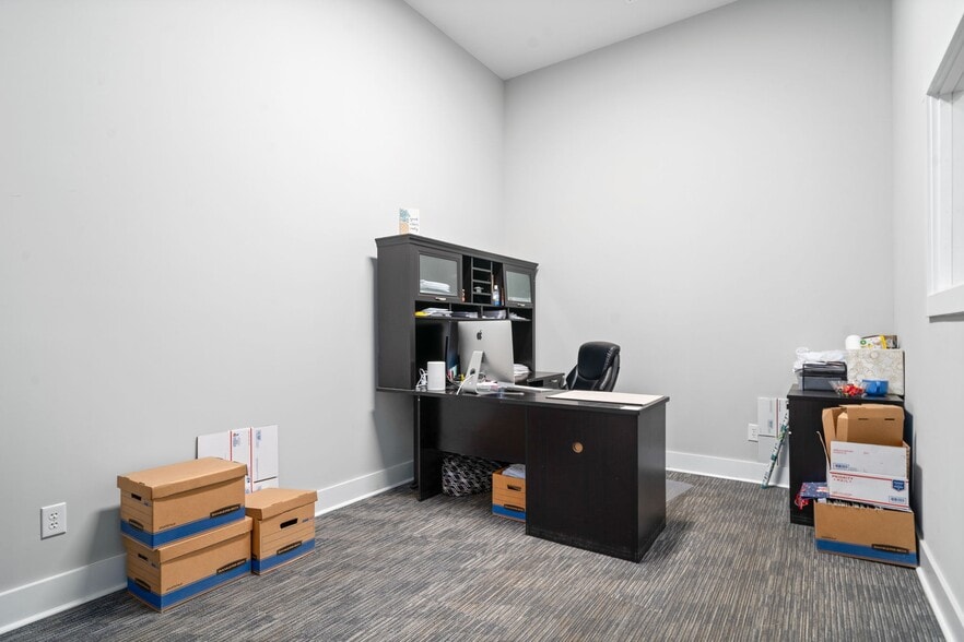 More Photos Of 1811 Mercantile Dr, Clarksville Light Distribution For Lease