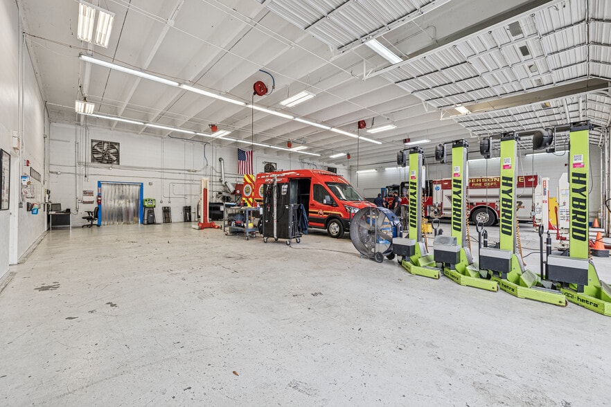 More Photos Of 3502 Dickerson Pike, Nashville Flex For Sale