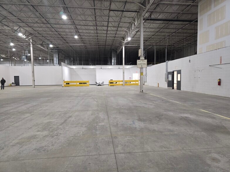 More Photos Of 60 Starlifter Ave, Dover Warehouse For Lease