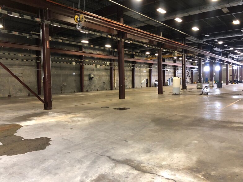 More Photos Of 3225 Melcat Dr, Oklahoma City Manufacturing For Sale