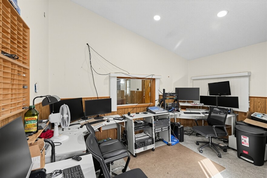 More Photos Of 1110 Coles Mill Rd, Williamstown Specialty For Sale