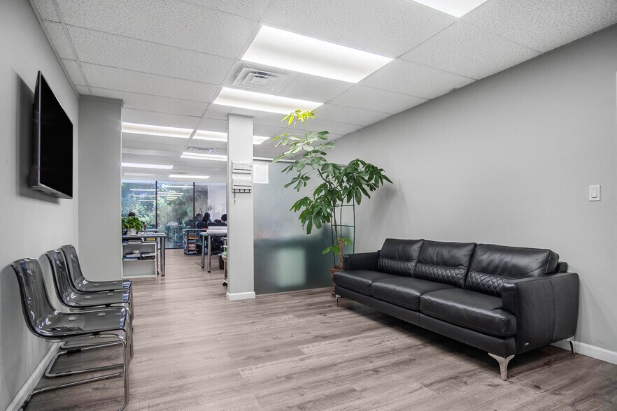More Photos Of 6747 Odessa Ave, Van Nuys Office For Lease