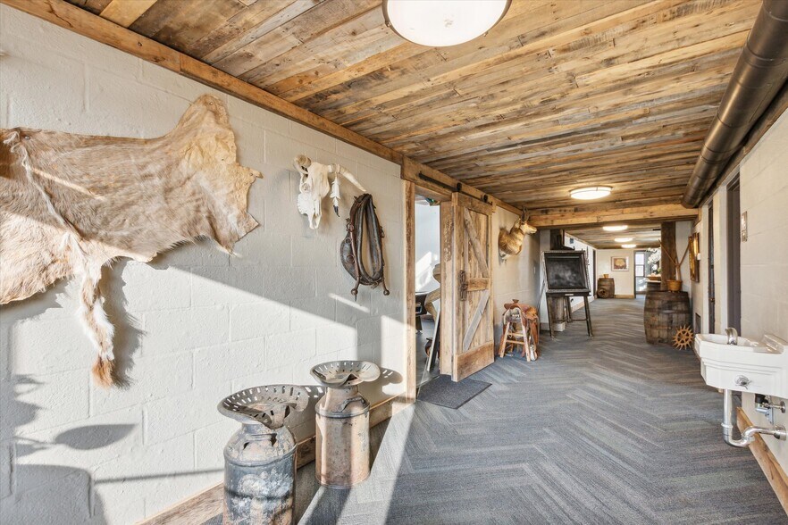 More Photos Of 2045 Bradley Rd, Webberville Showroom For Sale