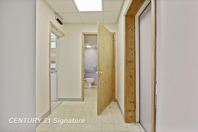 More Photos Of 2019 Columbus Ave, Bay City Office For Sale