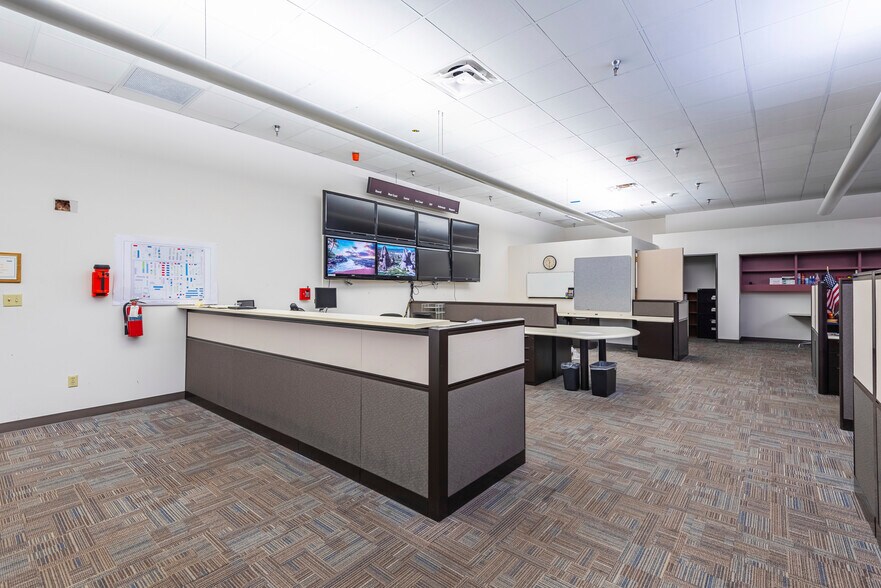 More Photos Of 5000 S Bowen Rd, Arlington Industrial For Lease