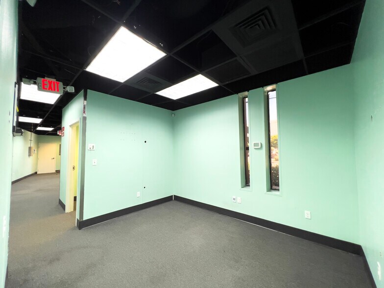 More Photos Of 3400 NE 2nd Ave, Miami Restaurant For Sale