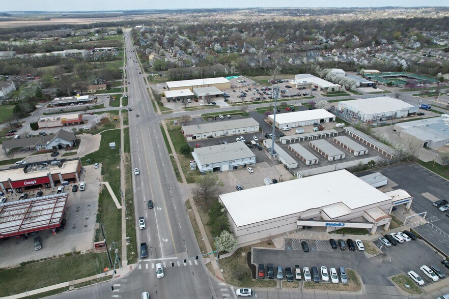 More Photos Of 2300 W 31st St, Lawrence Freestanding For Lease