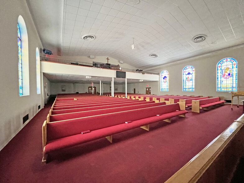 More Photos Of 600 S Grove St, Eustis Religious Facility For Sale