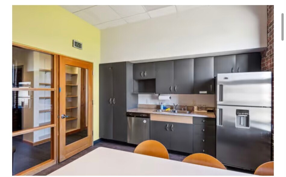 More Photos Of 101 E 26th St, Tacoma Office For Lease