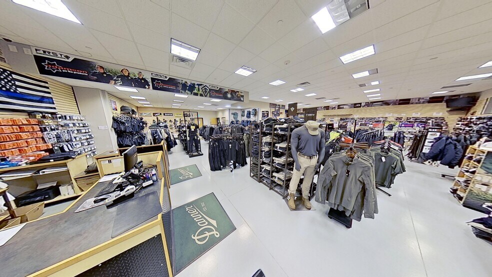 More Photos Of 3763 Imperial St, Frederick Showroom For Sale