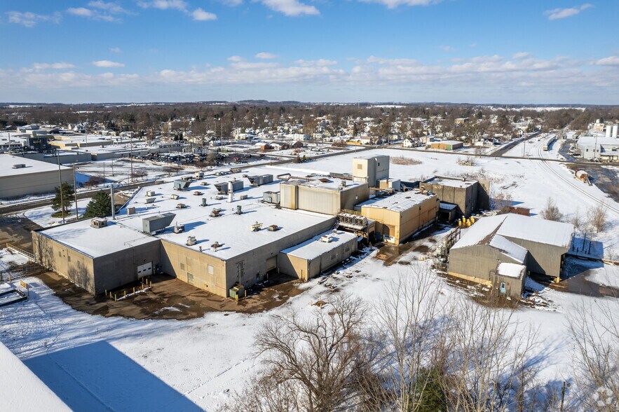 More Photos Of 200 Maple St, Sparta Manufacturing For Sale